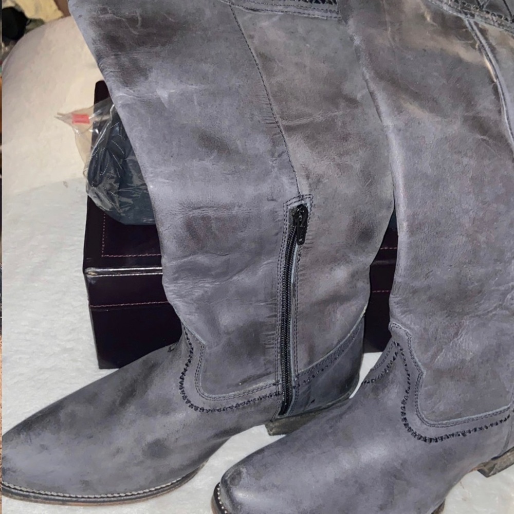 Ladies boots